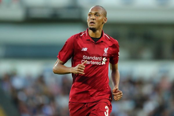 Fabinho ignores opponents insists only on himself.
